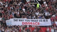 Man Utd protest against ownership before derby